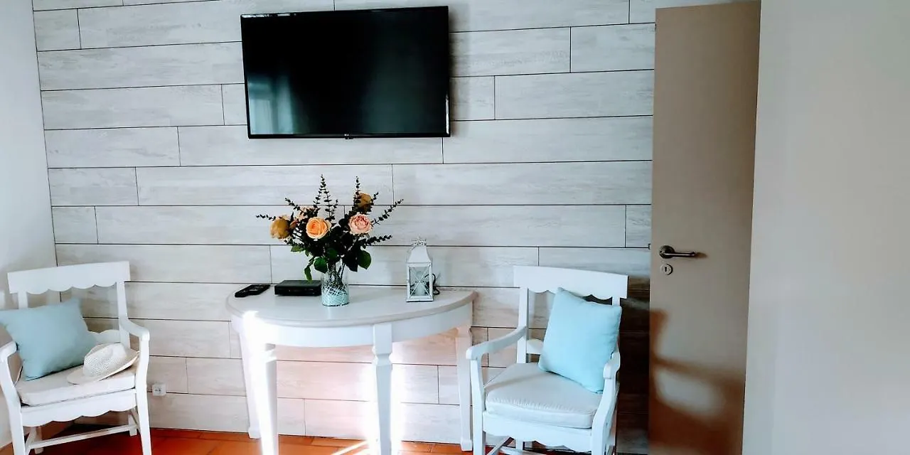 Apartment R. Teixeira Da Mota Lagos